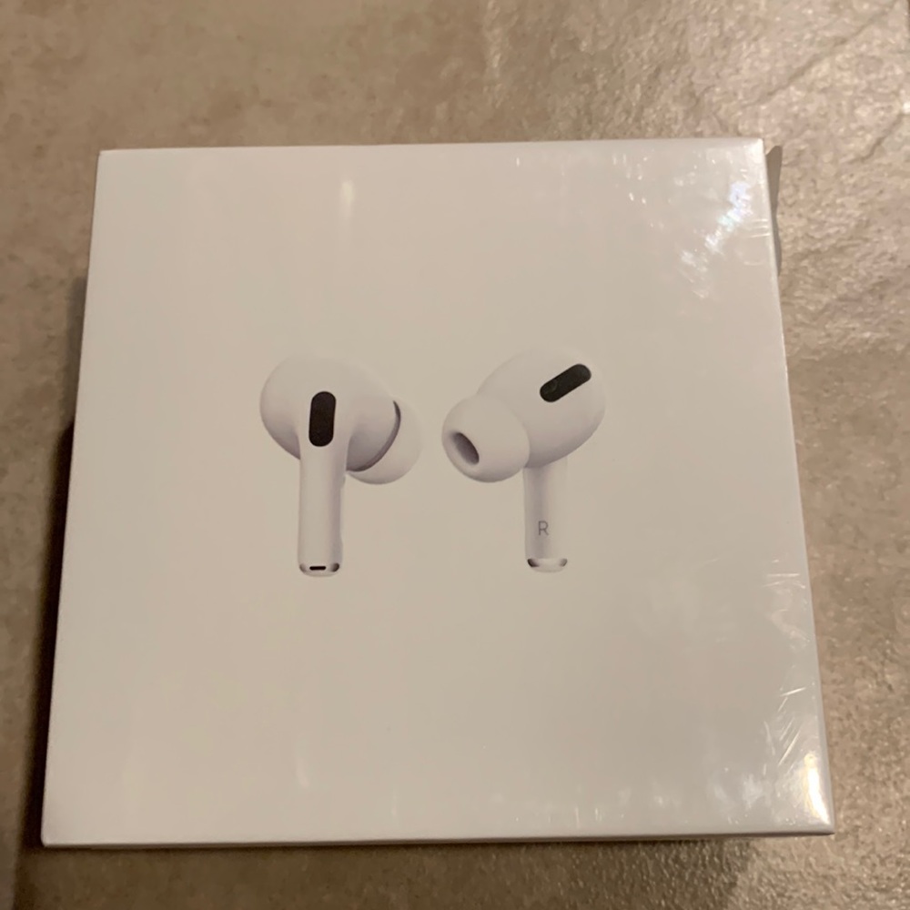 Apple AirPods Pro with MagSafe Charing case